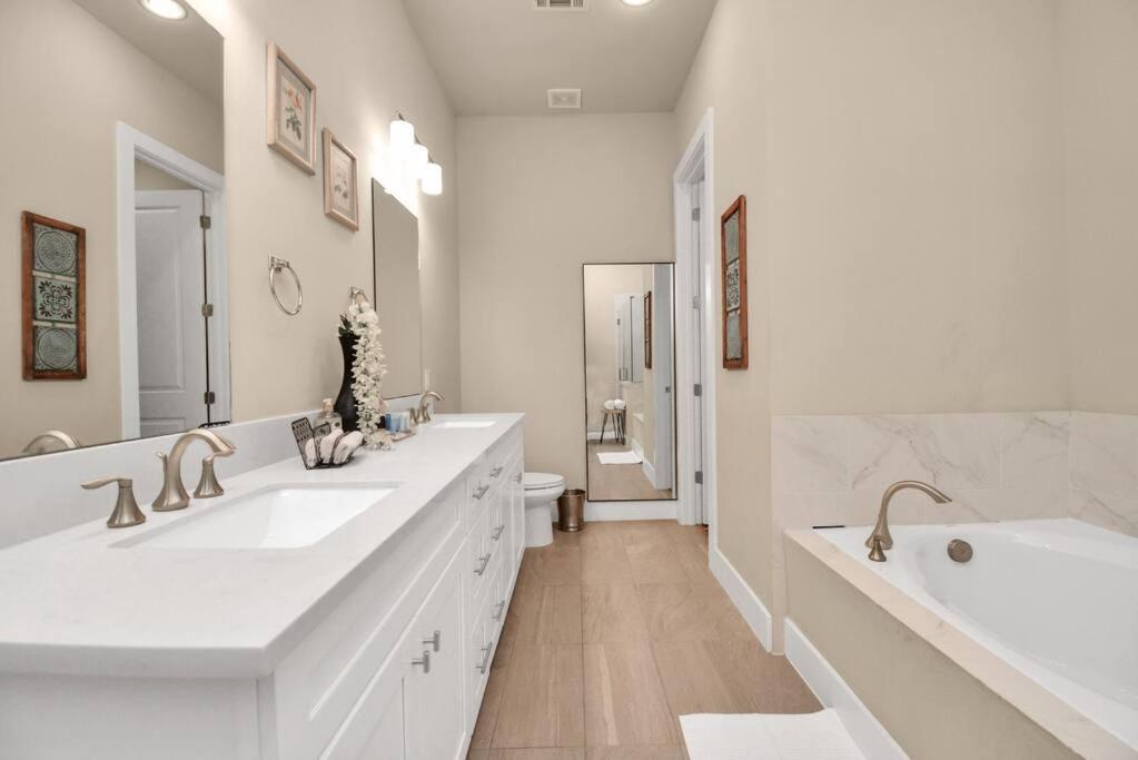 Beautiful Luxurious Houston Galleria Home Bagian luar foto