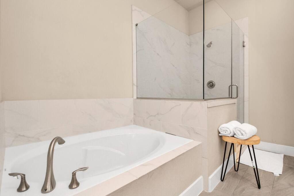 Beautiful Luxurious Houston Galleria Home Bagian luar foto