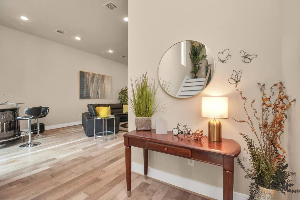 Beautiful Luxurious Houston Galleria Home Bagian luar foto