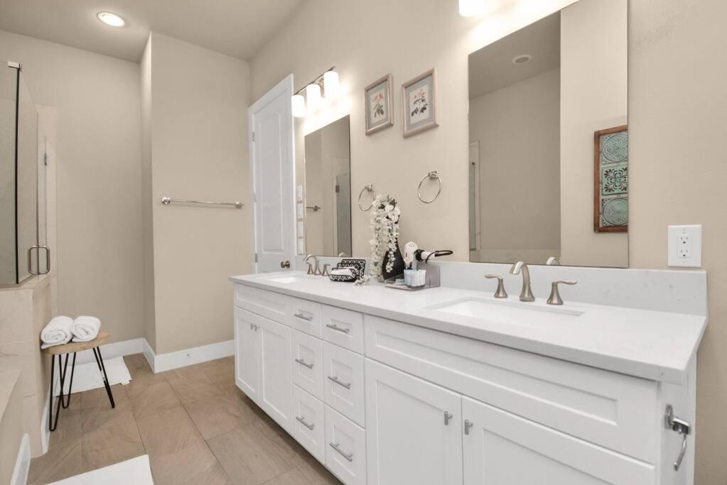 Beautiful Luxurious Houston Galleria Home Bagian luar foto